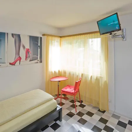 - Self Check-in Hotel Brig