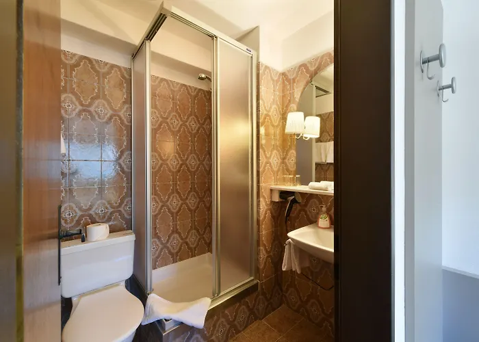 - Self Check-in Hotel